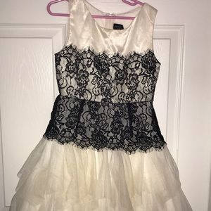 Girls size 7 Beautiful Summer Dress